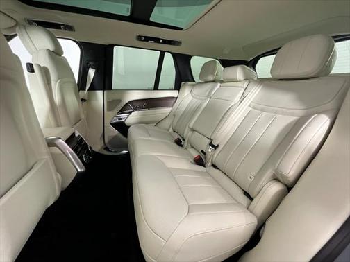 2025 Land Rover Range Rover P550e SE