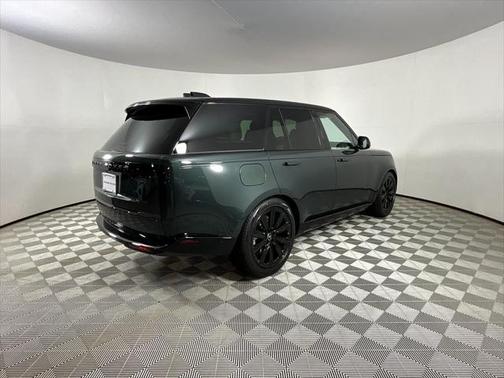 2025 Land Rover Range Rover P550e SE