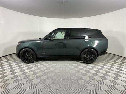2025 Land Rover Range Rover P550e SE
