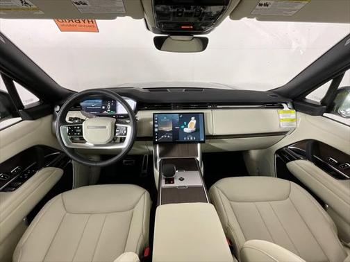 2025 Land Rover Range Rover P550e SE