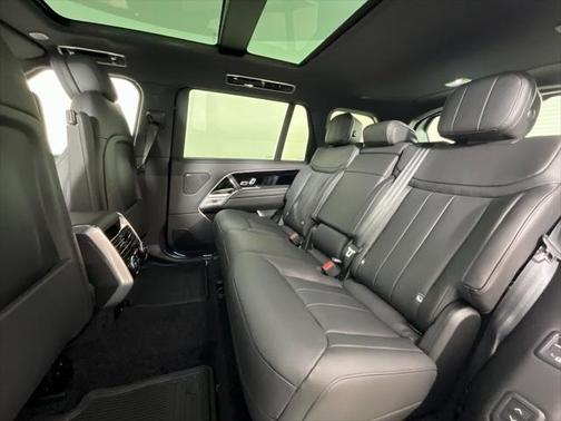 2025 Land Rover Range Rover P530 SE 7 Seat