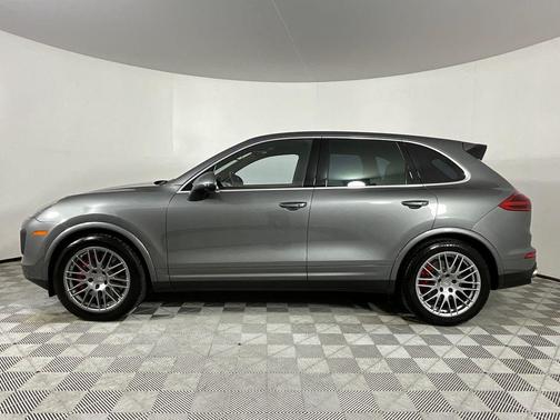 Meteor Grey Metallic 2018 Porsche Cayenne Turbo