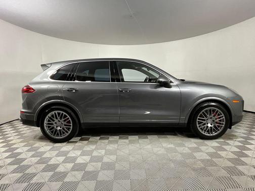 Meteor Grey Metallic 2018 Porsche Cayenne Turbo