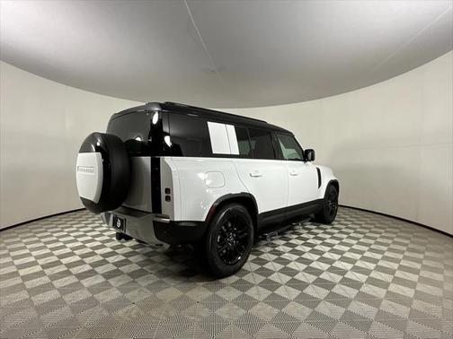 2025 Land Rover Defender 110 P300