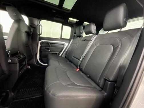 2025 Land Rover Defender 110 P300