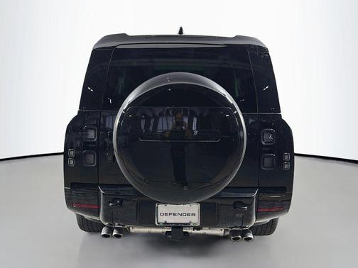 Santorini Black Metallic 2026 Land Rover Defender V8