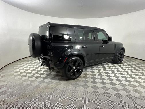 2024 Land Rover Defender 110 V8