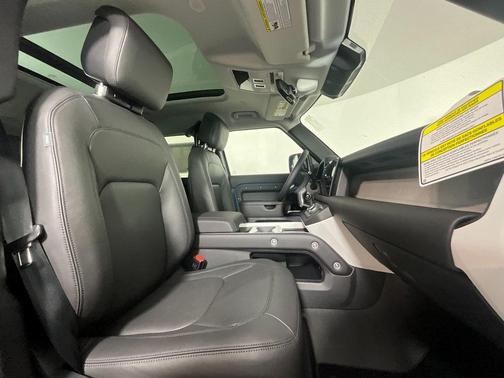 2025 Land Rover Defender 110 P400 X-Dynamic SE