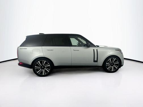 Hakuba Silver Metallic 2023 Land Rover Range Rover P400 SE
