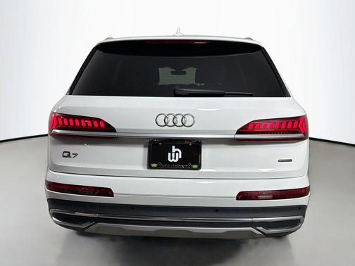 Carrara White 2021 Audi Q7 45 Premium