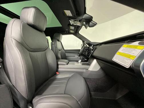 2025 Land Rover Range Rover P530 SE 7 Seat