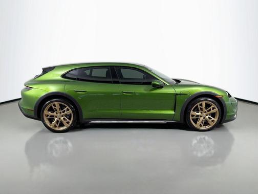 Mamba Green Metallic 2021 Porsche Taycan 4S