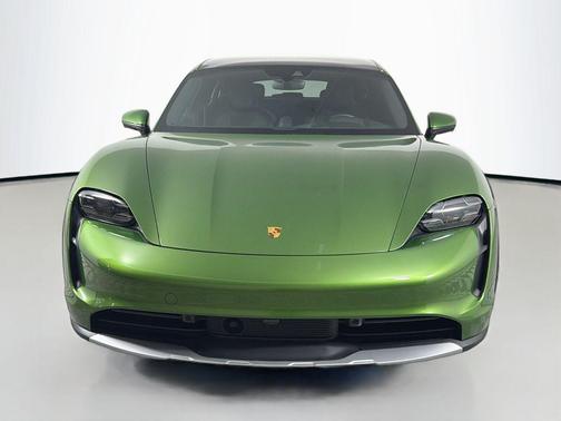Mamba Green Metallic 2021 Porsche Taycan 4S