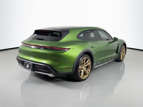 Mamba Green Metallic 2021 Porsche Taycan 4S