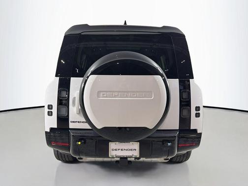 Fuji White 2026 Land Rover Defender P400 X-Dynamic SE