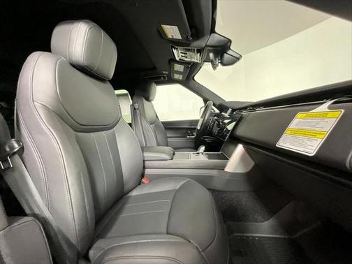 2025 Land Rover Range Rover P400 SE