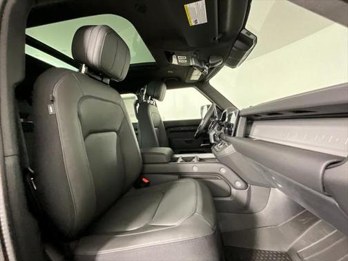 2025 Land Rover Defender 110 V8