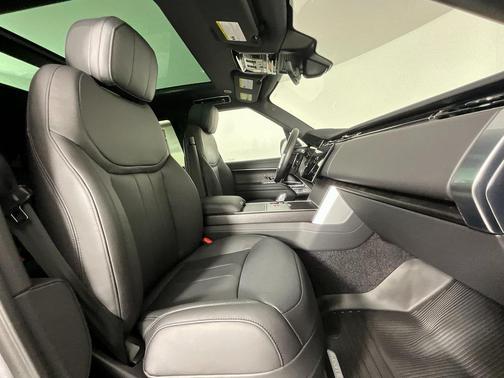 2025 Land Rover Range Rover P400 SE