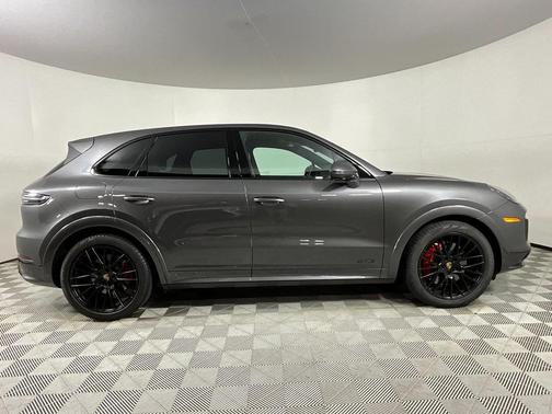 2022 Porsche Cayenne GTS