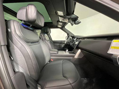 Tourmaline Brown SV Bespoke Ultra Metallic Satin 2026 Land Rover Range Rover P615 SV