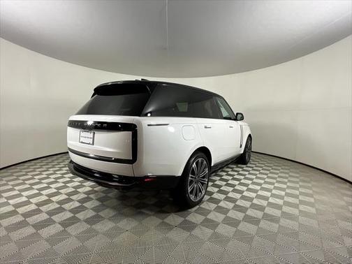2025 Land Rover Range Rover P400 SE