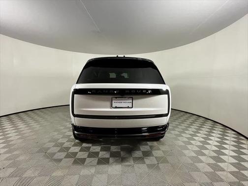 2025 Land Rover Range Rover P400 SE