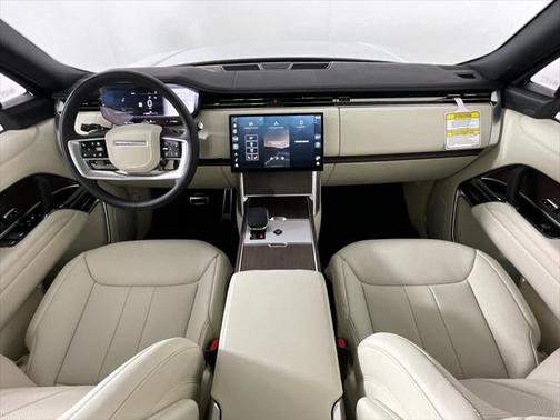 2025 Land Rover Range Rover P400 SE