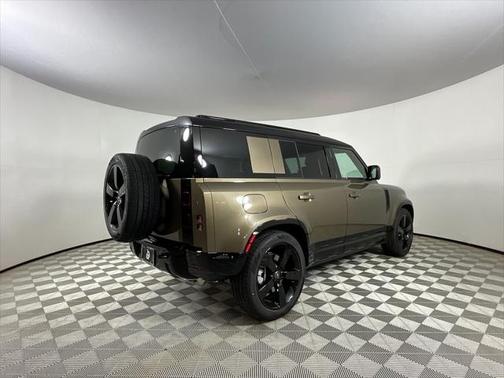 2025 Land Rover Defender 110 P400 X-Dynamic SE