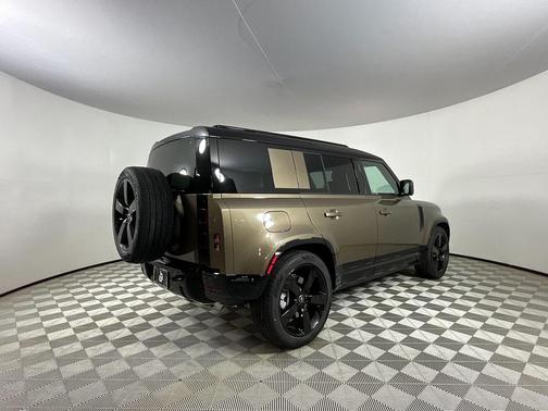 2025 Land Rover Defender 110 P400 X-Dynamic SE