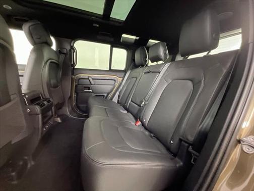 2025 Land Rover Defender 110 P400 X-Dynamic SE