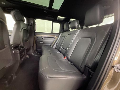 2025 Land Rover Defender 110 P400 X-Dynamic SE