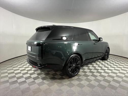 2025 Land Rover Range Rover P530 SE