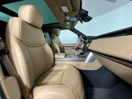 2025 Land Rover Range Rover P530 SE