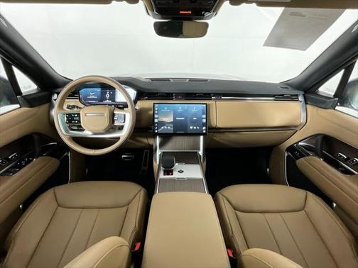 2025 Land Rover Range Rover P530 SE