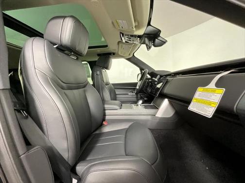 2025 Land Rover Range Rover P400 SE