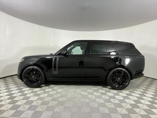 2025 Land Rover Range Rover P400 SE