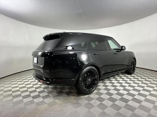 2025 Land Rover Range Rover P400 SE