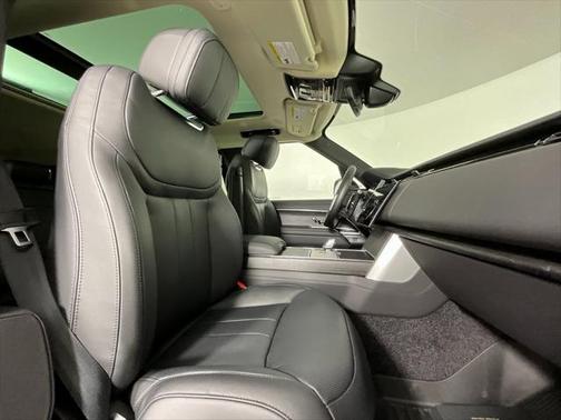 2025 Land Rover Range Rover P530 SE 7 Seat