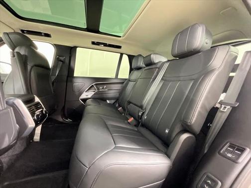 2025 Land Rover Range Rover P530 SE 7 Seat