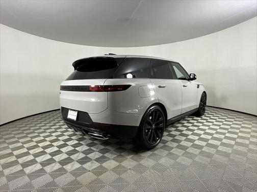 2025 Land Rover Range Rover Sport SE