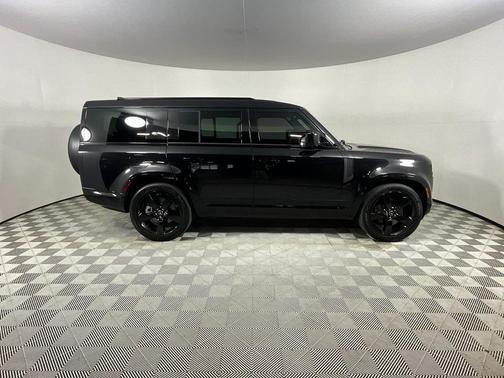 2024 Land Rover Defender 130 P400 X-Dynamic SE