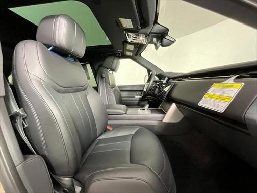2025 Land Rover Range Rover P530 SE 7 Seat