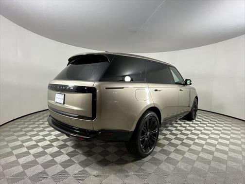2025 Land Rover Range Rover P530 SE 7 Seat
