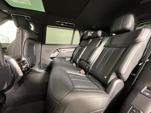 2025 Land Rover Range Rover P530 SE 7 Seat