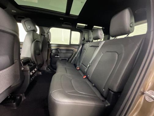 2025 Land Rover Defender 110 P400 X-Dynamic SE
