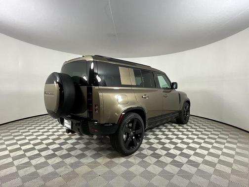 2025 Land Rover Defender 110 P400 X-Dynamic SE