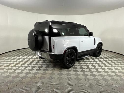 2023 Land Rover Defender 90 SE