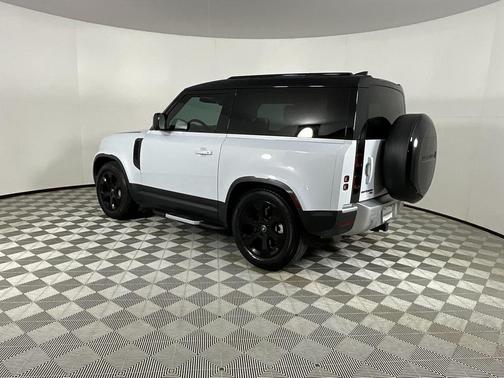 2023 Land Rover Defender 90 SE