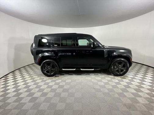2022 Land Rover Defender 110 X-Dynamic SE