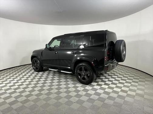 2022 Land Rover Defender 110 X-Dynamic SE